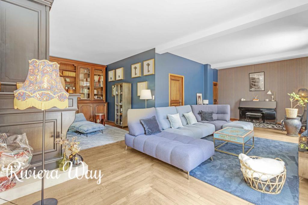 7 room villa in Toulon, photo #8, listing #103975200