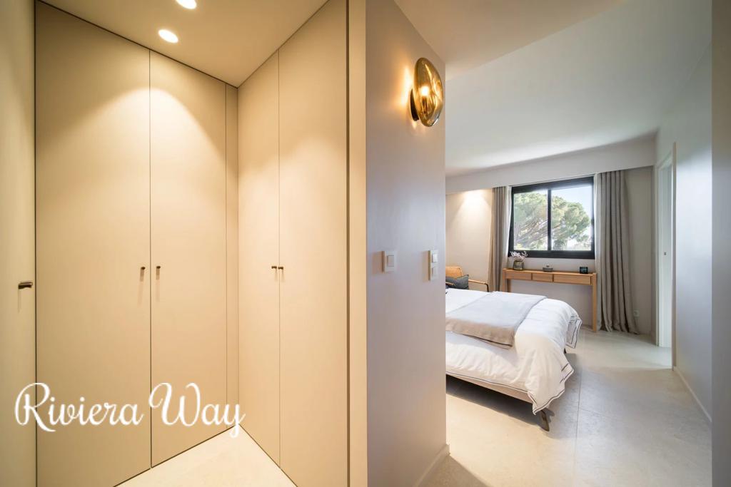 3 room apartment in Antibes, photo #5, listing #104645016