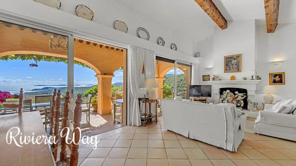8 room villa in La Croix-Valmer, photo #7, listing #104300112