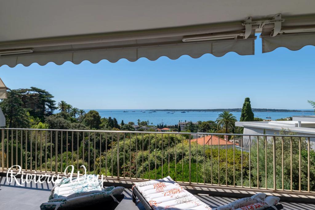 4 room apartment in Cannes, photo #1, listing #106621326