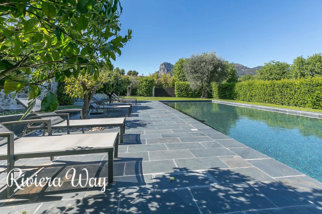 7 room villa in La Gaude, photo #3, listing #104324052