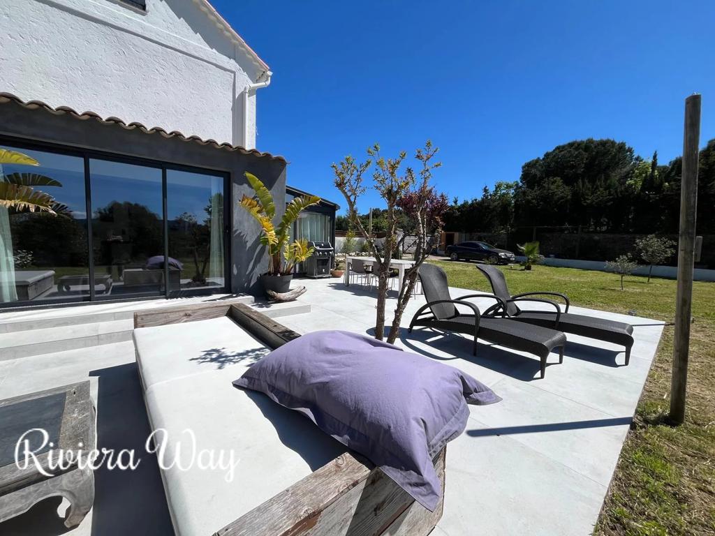 4 room villa in Cannes, photo #2, listing #102922512