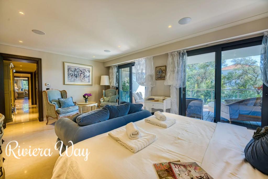 4 room apartment in Antibes, photo #8, listing #103228944