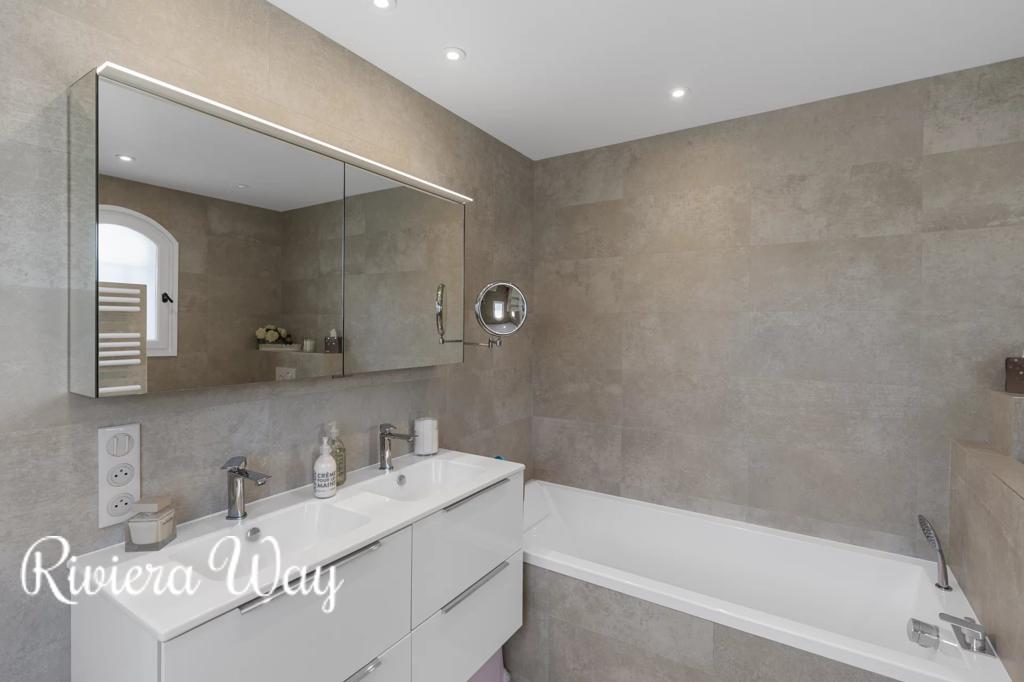 Villa in Mougins, photo #1, listing #103465992