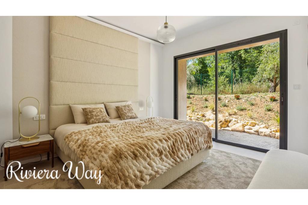 6 room villa in Fayence, photo #2, listing #100230144
