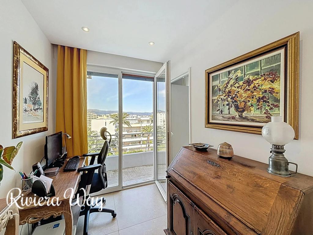 4 room apartment in Antibes, photo #8, listing #103166574