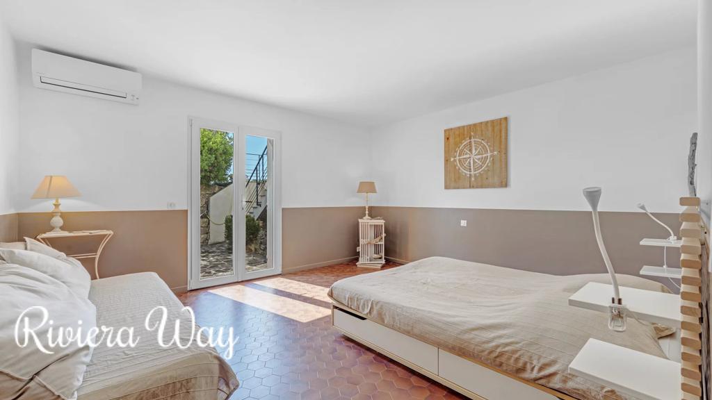 Villa in Cavalaire-sur-Mer, photo #9, listing #103906362
