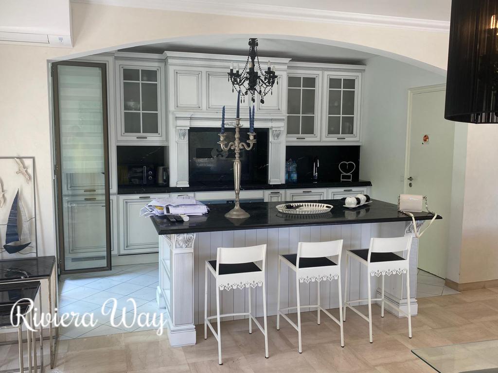 Villa in Villeneuve-Loubet, 310 m², photo #10, listing #106115478