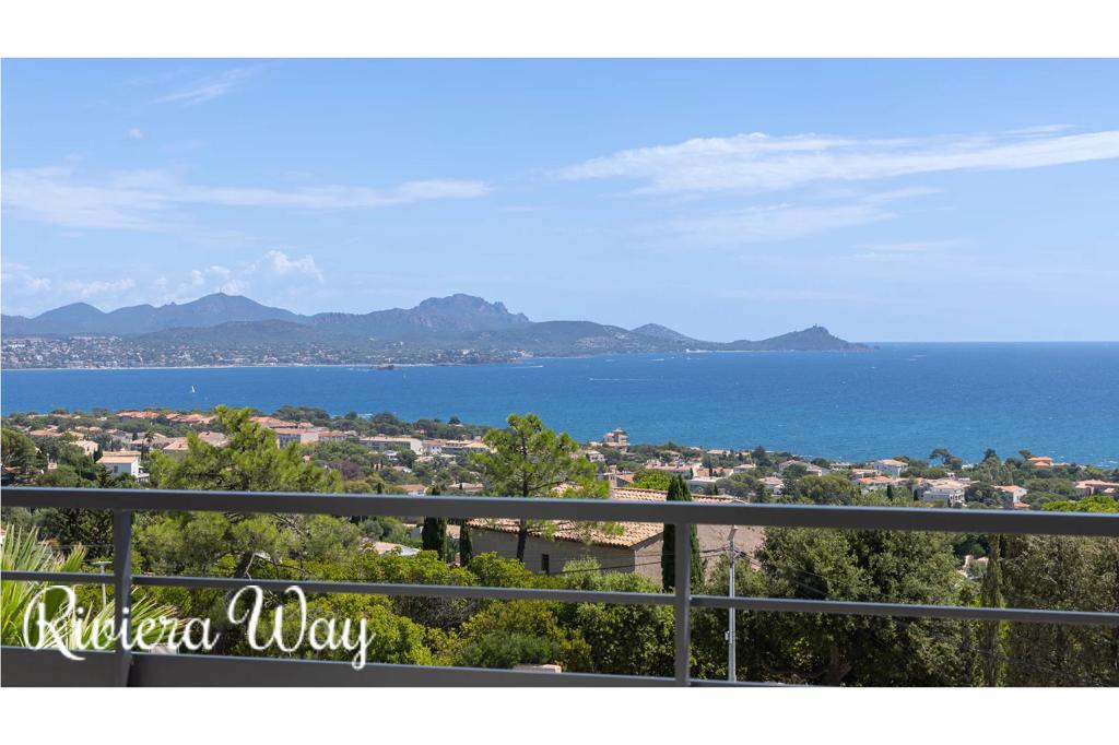 Villa in Roquebrune-sur-Argens, photo #1, listing #104480040
