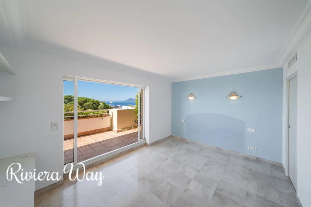 4 room apartment in Cannes, photo #8, listing #106239756