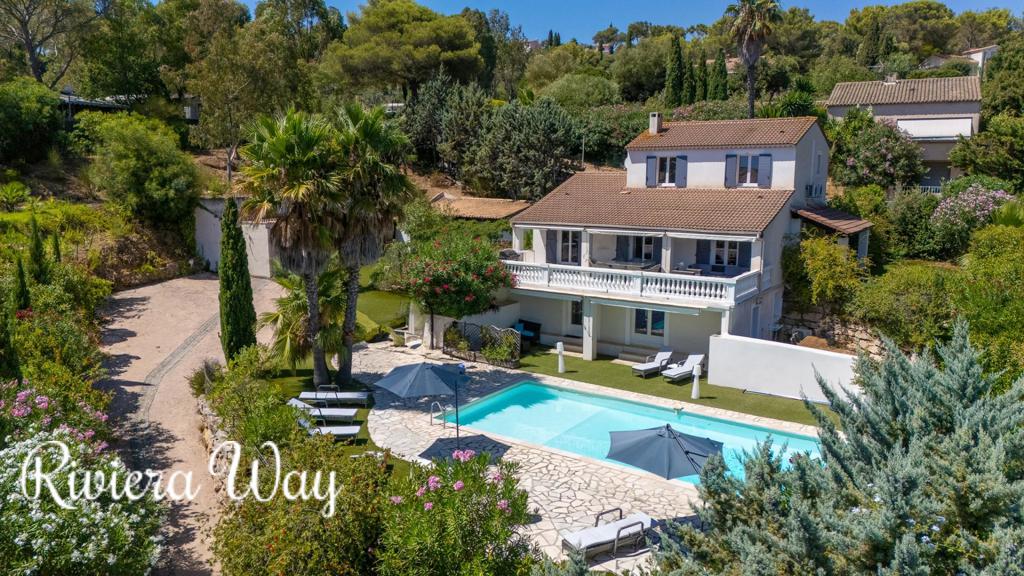 7 room villa in La Croix-Valmer, photo #2, listing #106371258