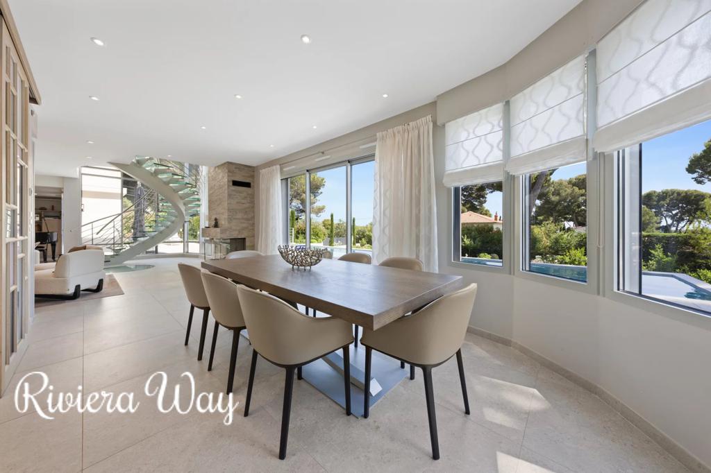 10 room villa in Antibes, photo #9, listing #105357504