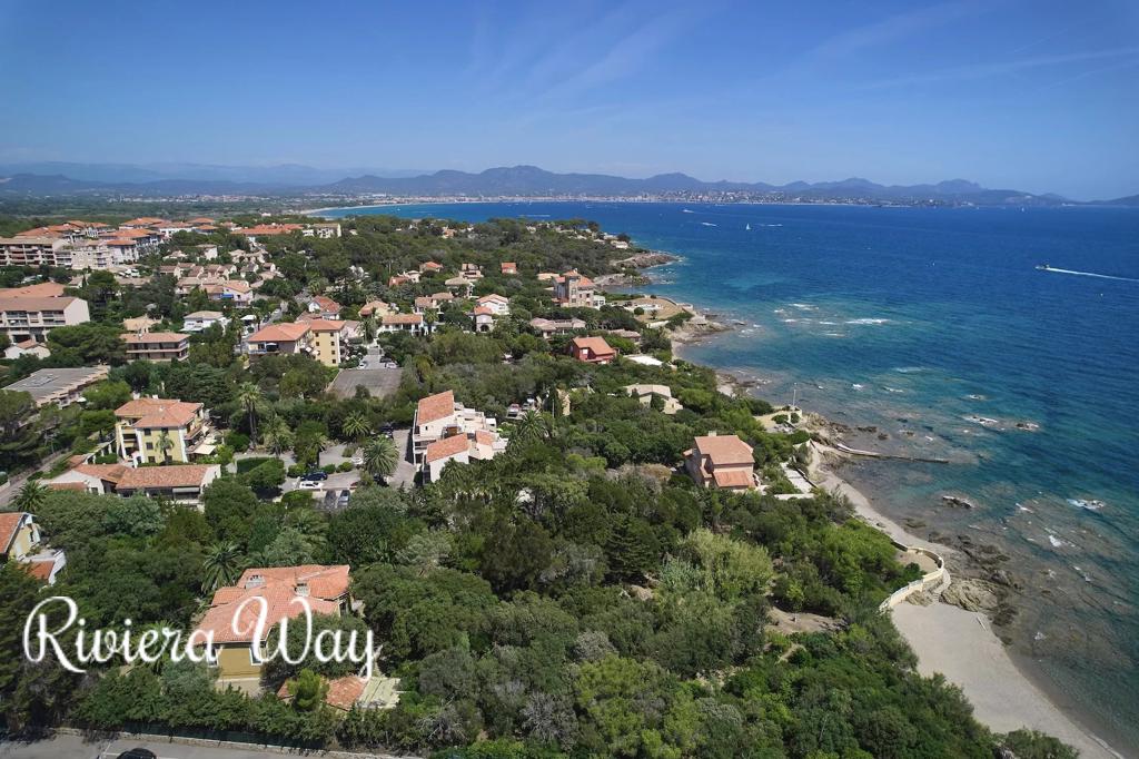 6 room villa in Fréjus, photo #6, listing #95775246