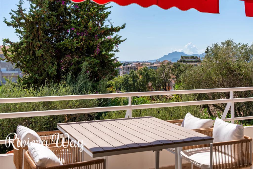 3 room apartment in Cannes, photo #1, listing #107133348