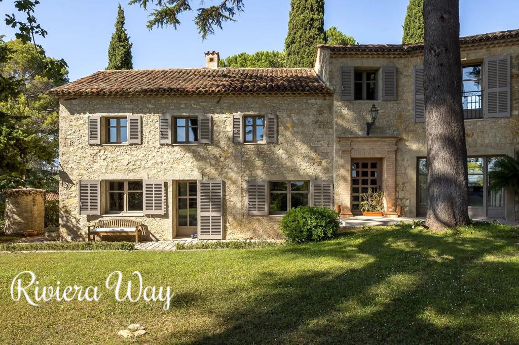 8 room villa in Mougins, photo #2, listing #101272332