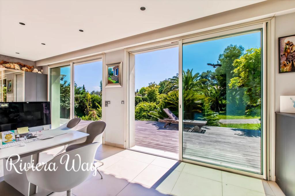 12 room villa in Mougins, photo #4, listing #106250802