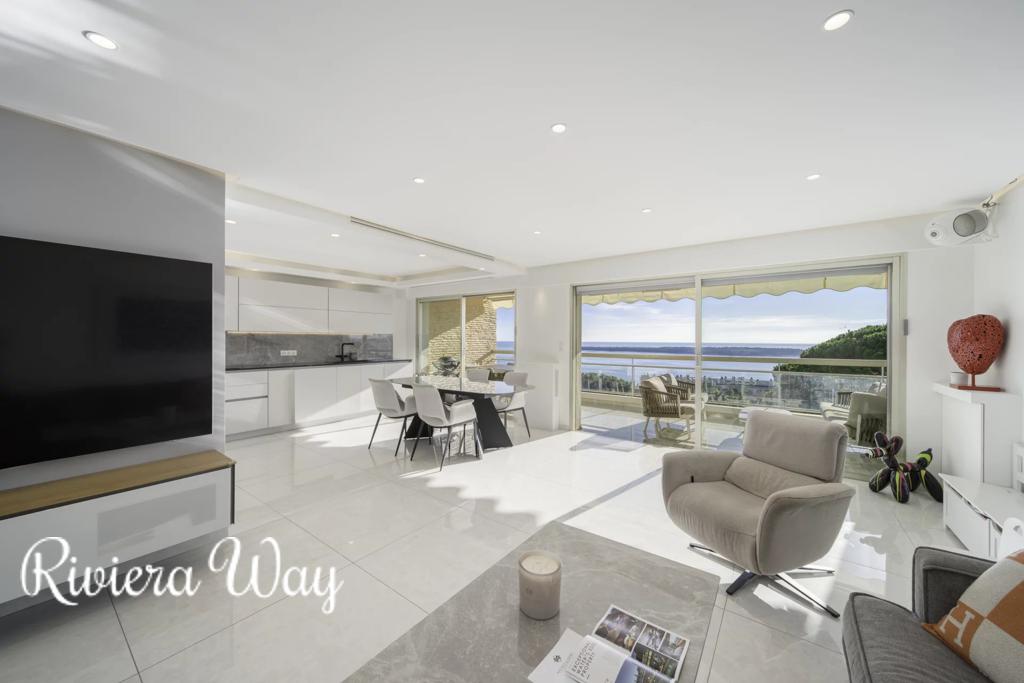 3 room apartment in Cannes, photo #3, listing #105153258
