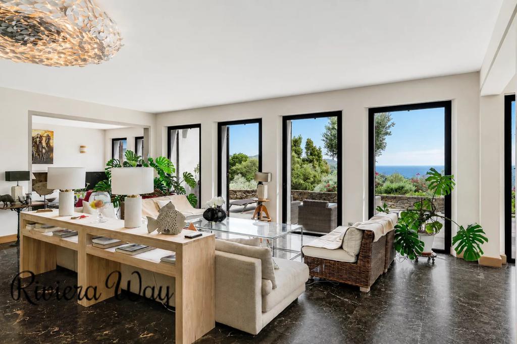7 room villa in La Croix-Valmer, photo #4, listing #106343202