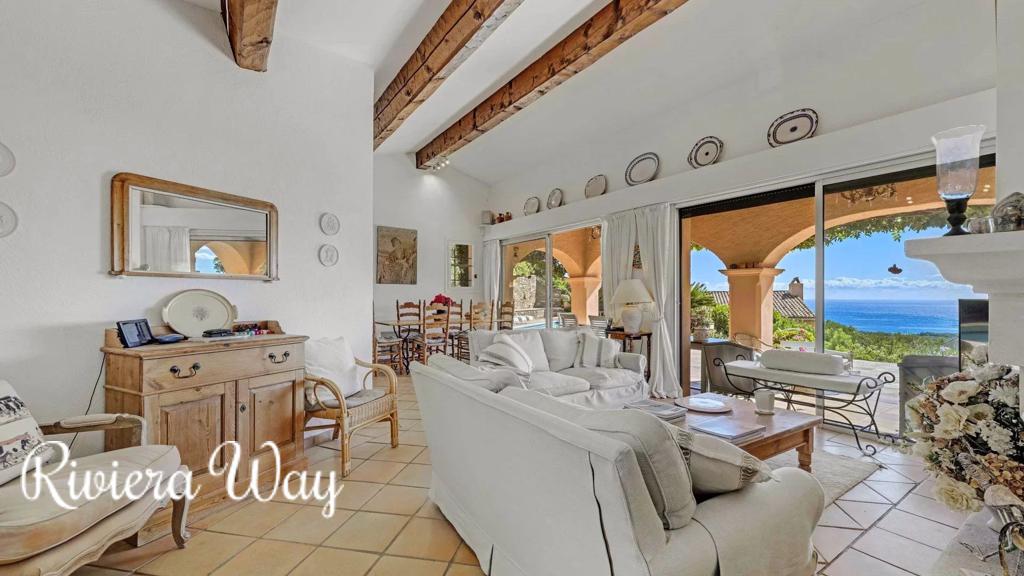 8 room villa in La Croix-Valmer, photo #5, listing #104300112