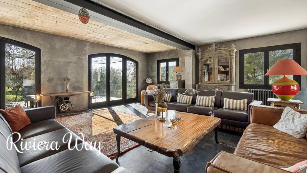 9 room villa in Grasse, photo #6, listing #105616518