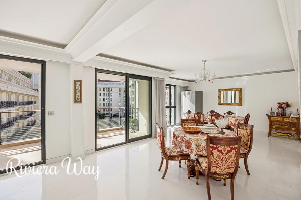 6 room apartment in Cannes, photo #10, listing #104428842