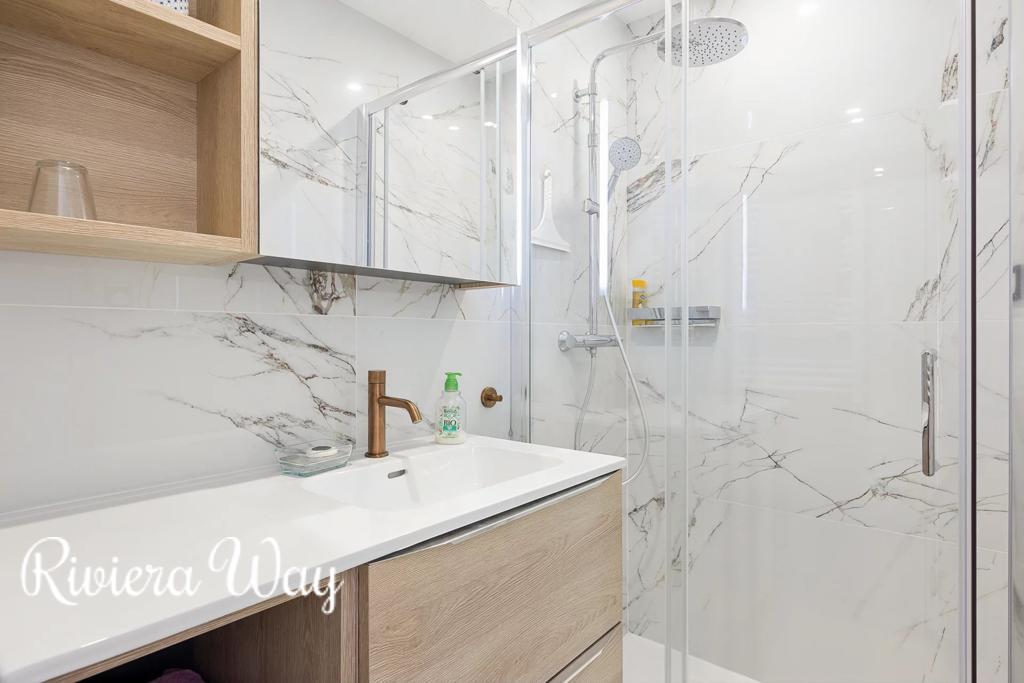 4 room apartment in Antibes, photo #10, listing #105001764