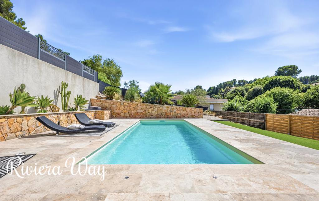 4 room villa in Valbonne, photo #1, listing #102719022
