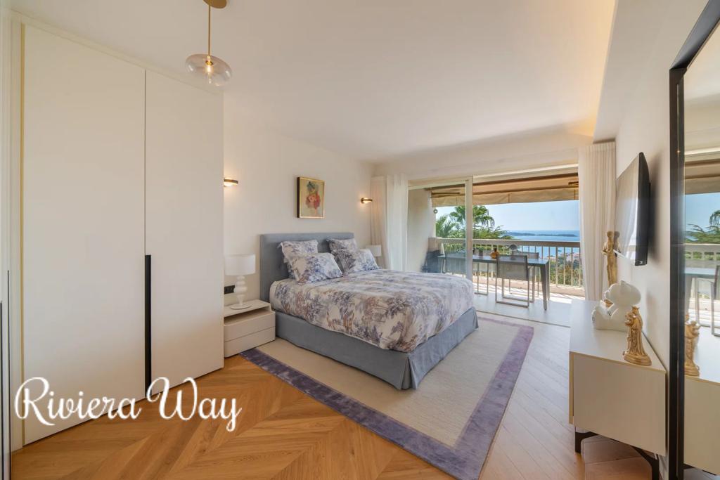 4 room apartment in Cannes, photo #8, listing #106898358
