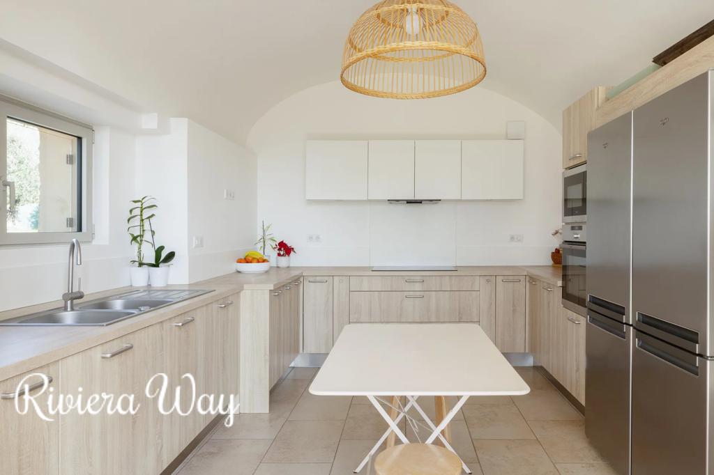 11 room villa in Grasse, photo #6, listing #99430044
