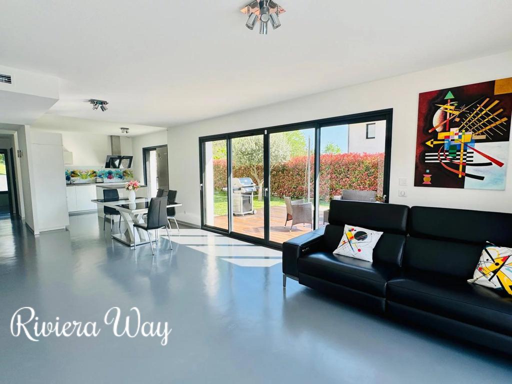 5 room villa in Saint-Paul-de-Vence, photo #5, listing #103133940