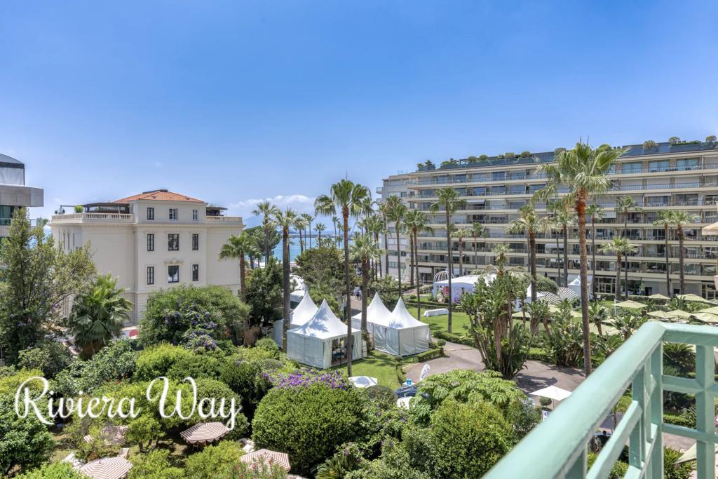 5 room apartment in Cannes, photo #8, listing #103420590