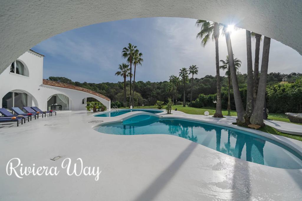 8 room villa in Mougins, photo #3, listing #105737898