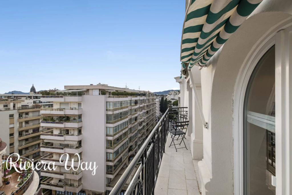 3 room penthouse in Cannes, photo #2, listing #97898472