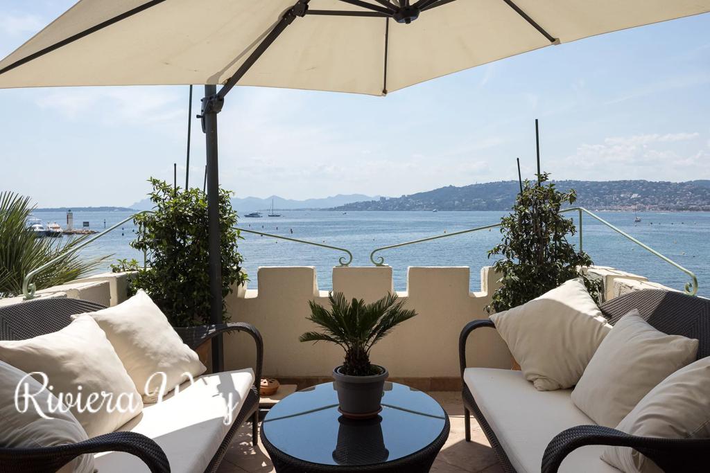 9 room villa in Cap d'Antibes, photo #3, listing #106382766