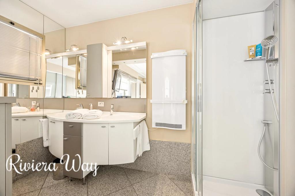 2 room apartment in Cannes, photo #10, listing #105621894