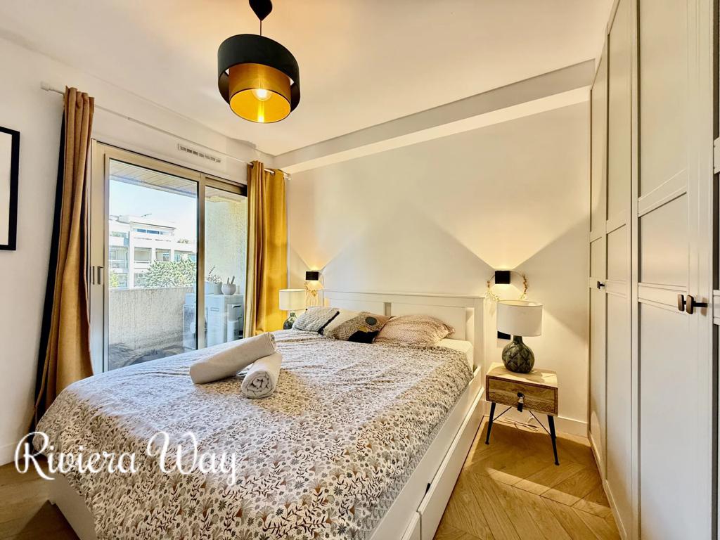 3 room apartment in Golf Juan, photo #9, listing #104342532