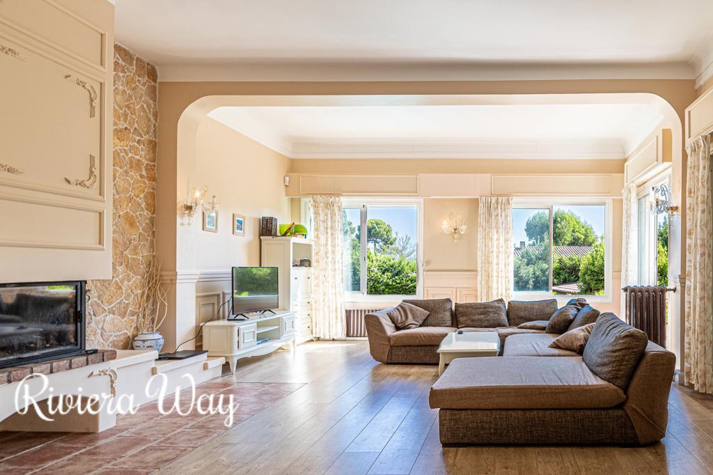 6 room villa in Cap d'Antibes, photo #1, listing #84254856