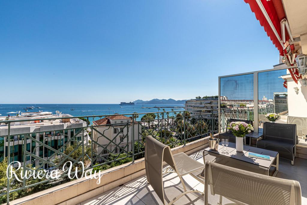 4 room apartment in Cannes, photo #2, listing #89609646