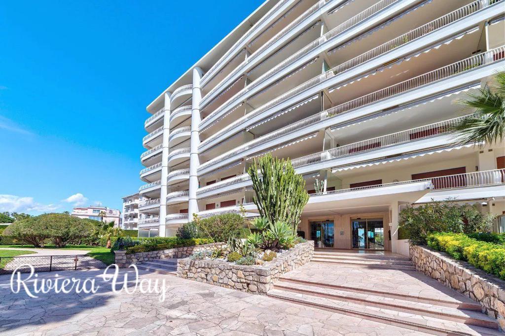 1 room apartment in Cannes, photo #4, listing #103426932