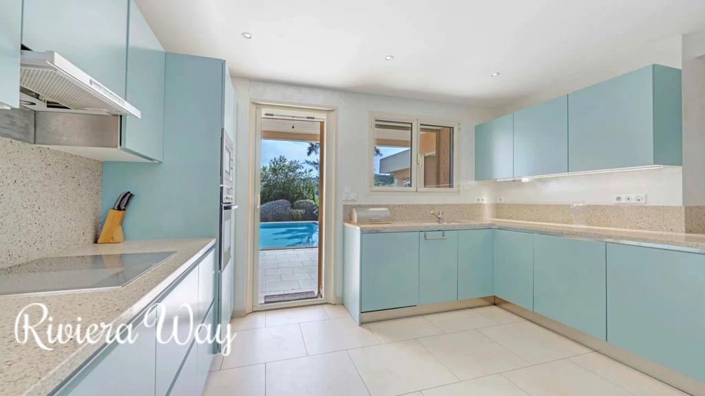 8 room villa in Cavalaire-sur-Mer, photo #7, listing #104236272