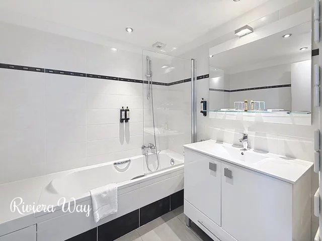 2 room apartment in Antibes, photo #9, listing #105717276