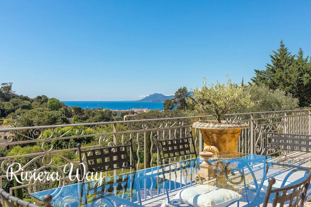 11 room villa in Cannes, photo #8, listing #107323776