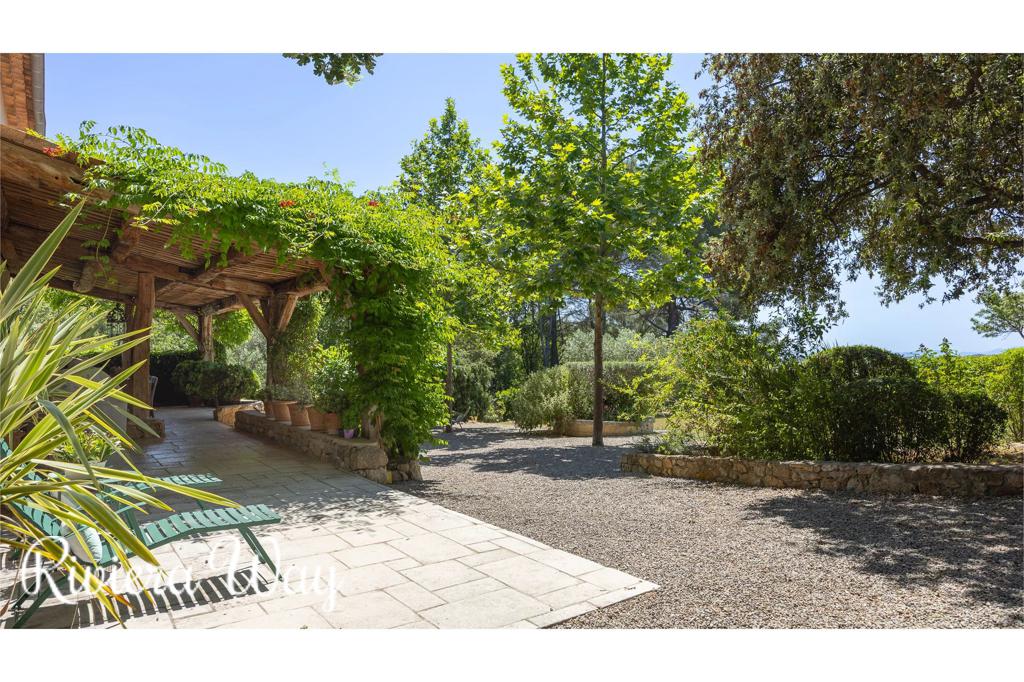 12 room villa in Flayosc, photo #2, listing #103387116