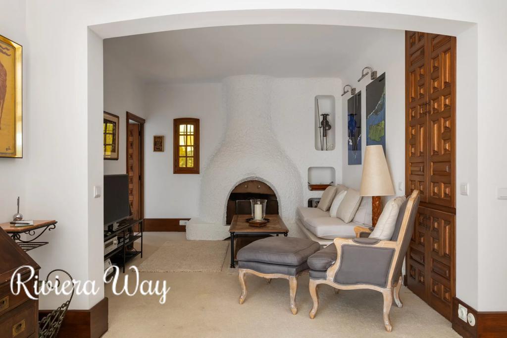 10 room villa in Saint-Raphaël, photo #2, listing #99545040