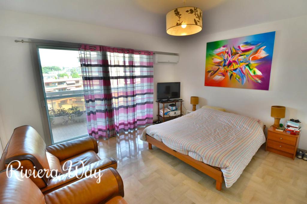 3 room apartment in Juan-les-Pins, photo #2, listing #99544452