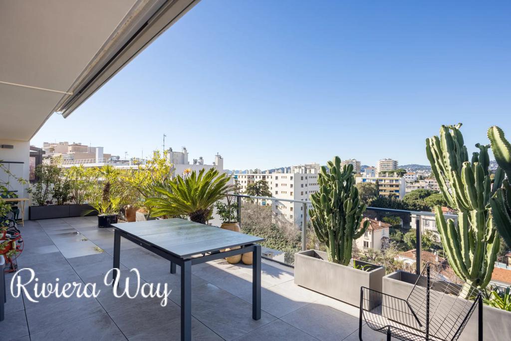 3 room apartment in Antibes, photo #8, listing #105590772