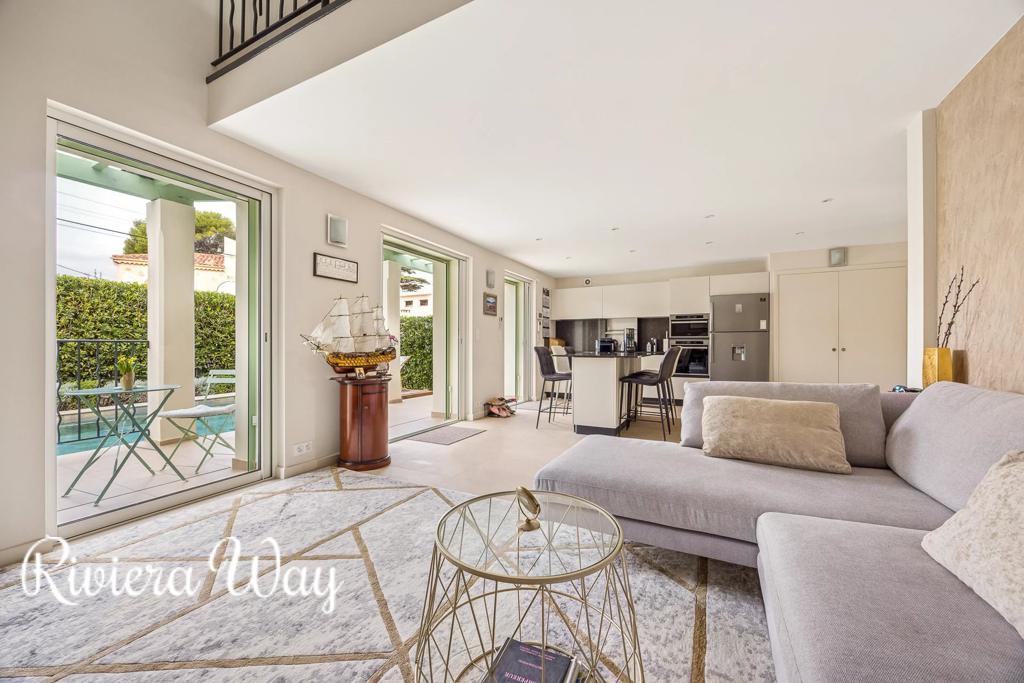 4 room villa in Antibes, photo #9, listing #104479704