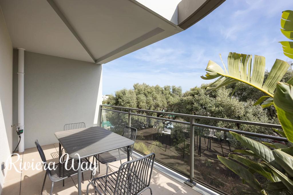 4 room apartment in Antibes, photo #3, listing #106015854
