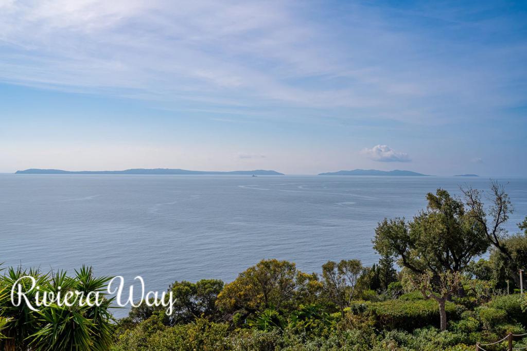 Villa in Rayol-Canadel-sur-Mer, photo #1, listing #105782124