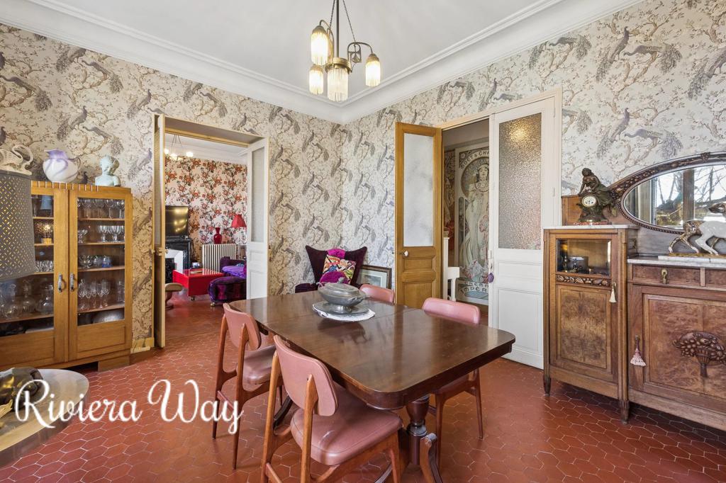 8 room villa in Grasse, photo #2, listing #106185114